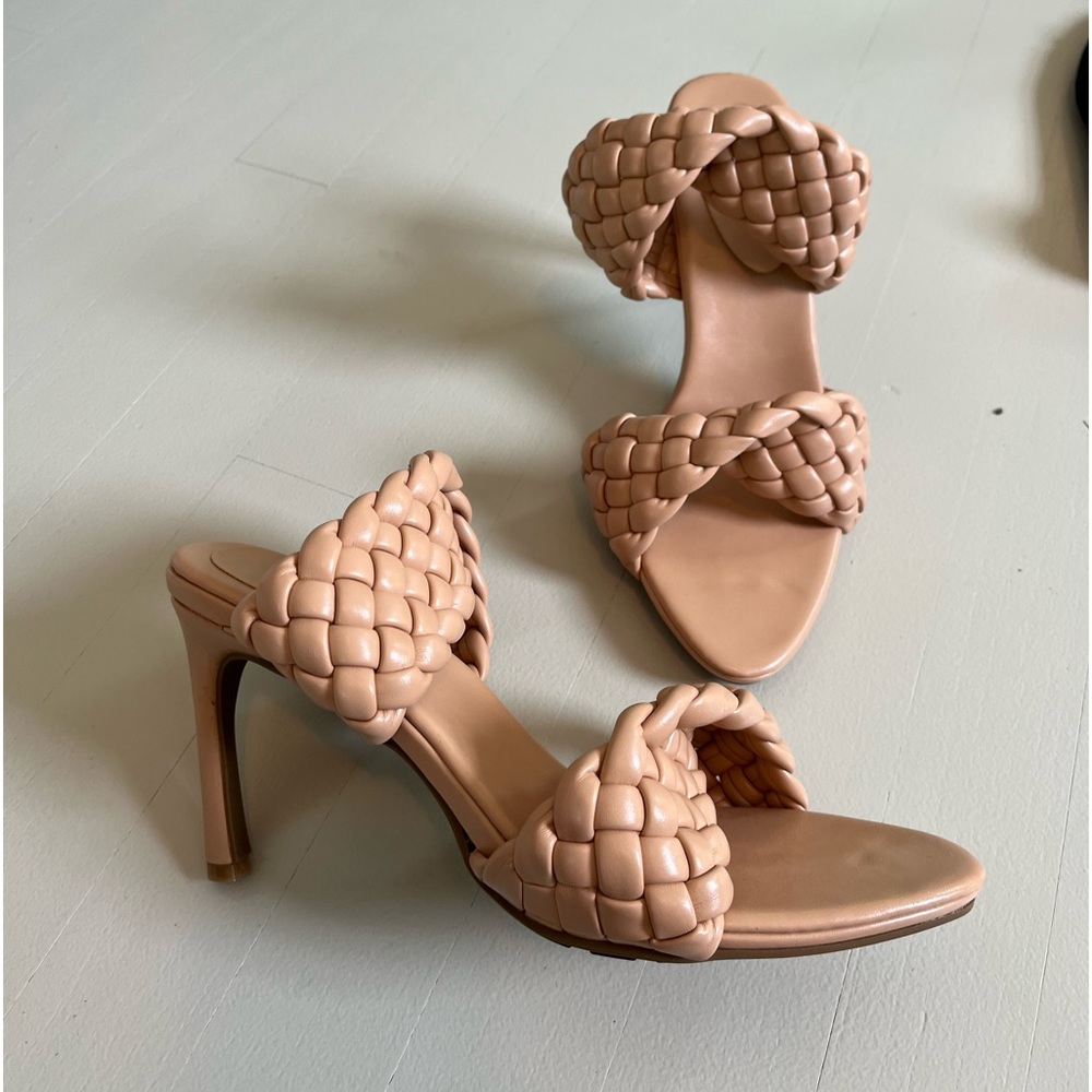Beige woven sandal